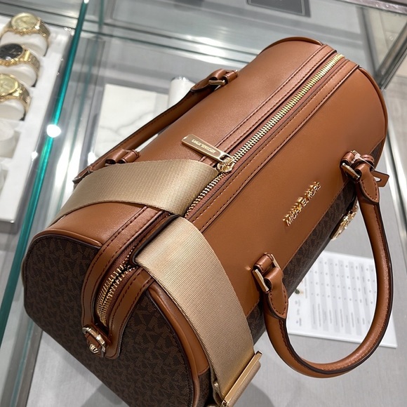 Michael Kors med Duffel Travel - Leather/Coated
35S2GTFU2B
BROWN
MD DUFFLE NWT - Picture 13 of 16